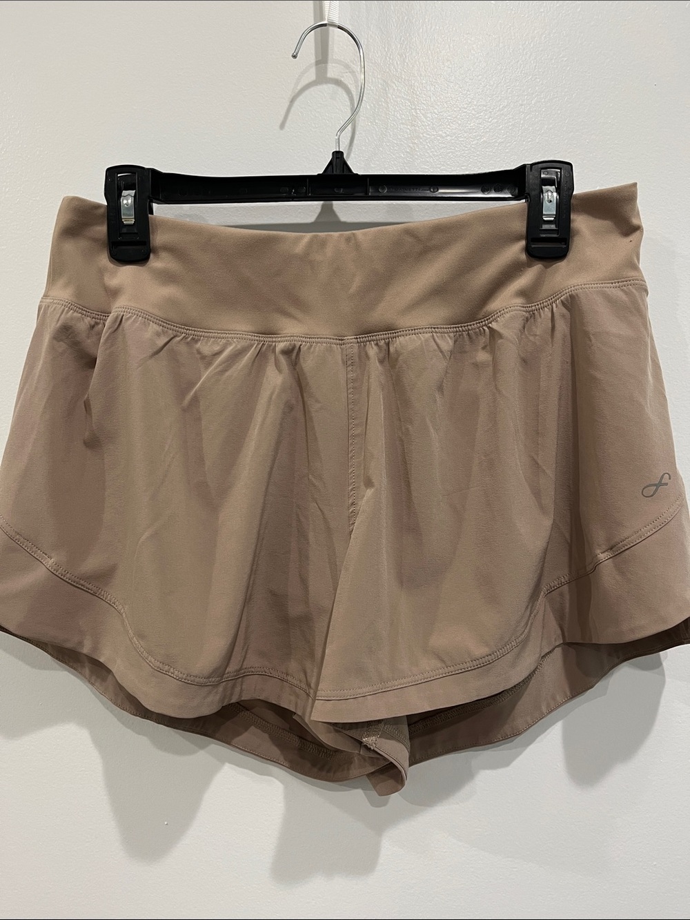 Freely Lauren Petal Hem Stucco Tan Running Shorts, Size Large